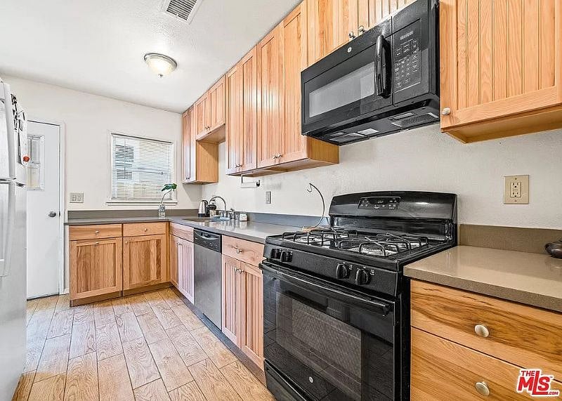 Furnished Finder property 407232_1 photo 3