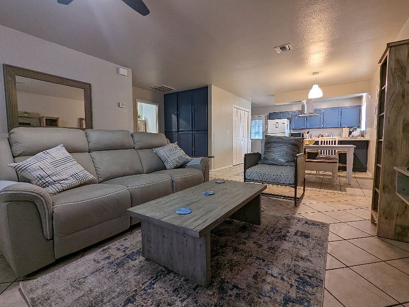 Furnished Finder property 407266_1 photo 2