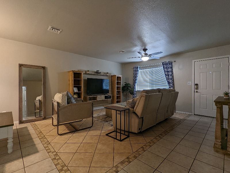 Furnished Finder property 407266_1 photo 3