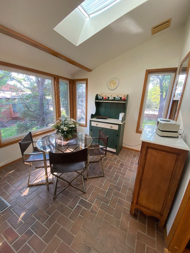 Sunroom / Breakfast Nook