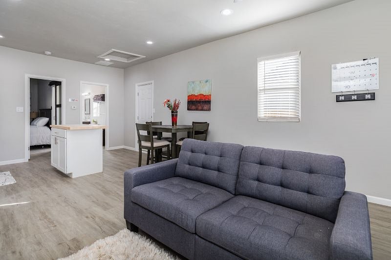 Furnished Finder property 407480_1 photo 3
