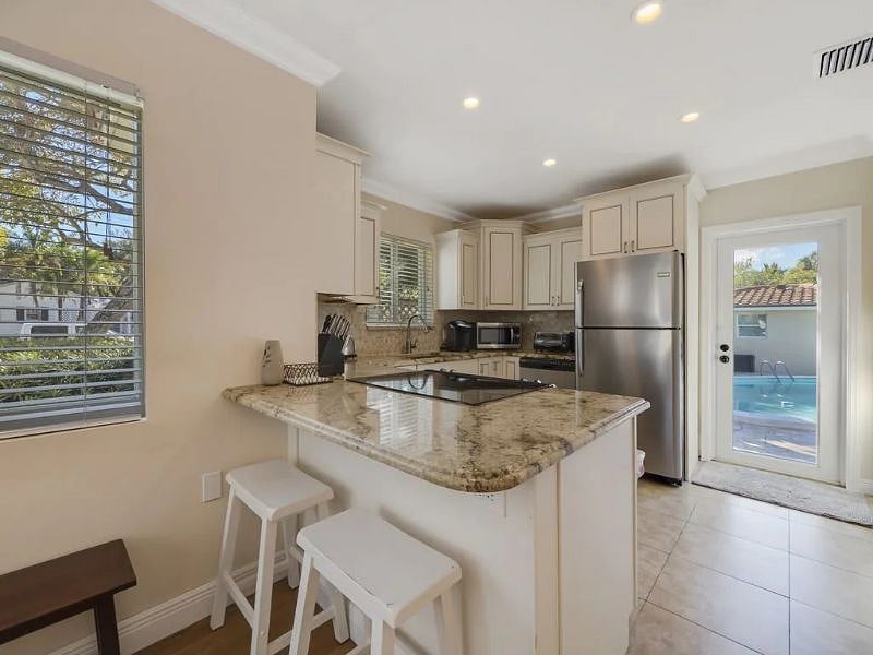 Furnished Finder property 407496_1 photo 18