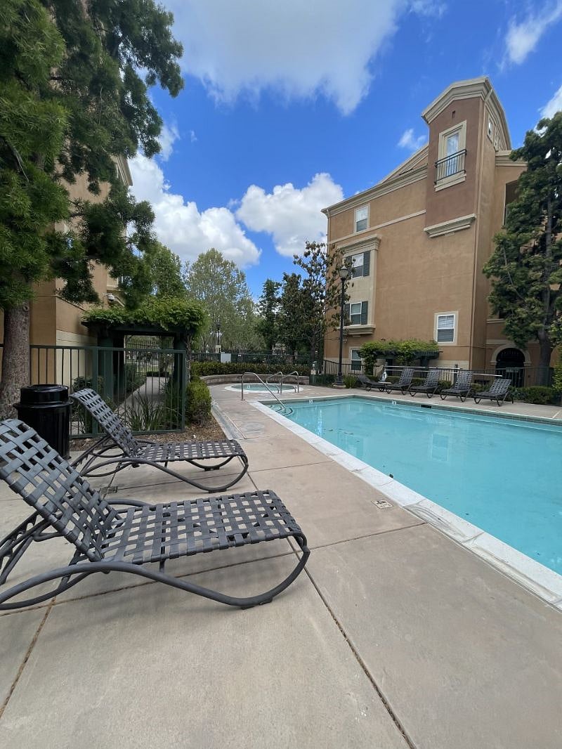 Furnished Finder property 407585_1 photo 16