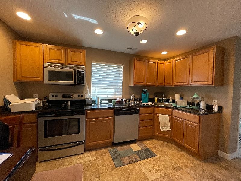 Furnished Finder property 407609_1 photo 3