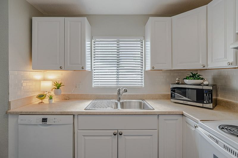 Furnished Finder property 407627_1 photo 25