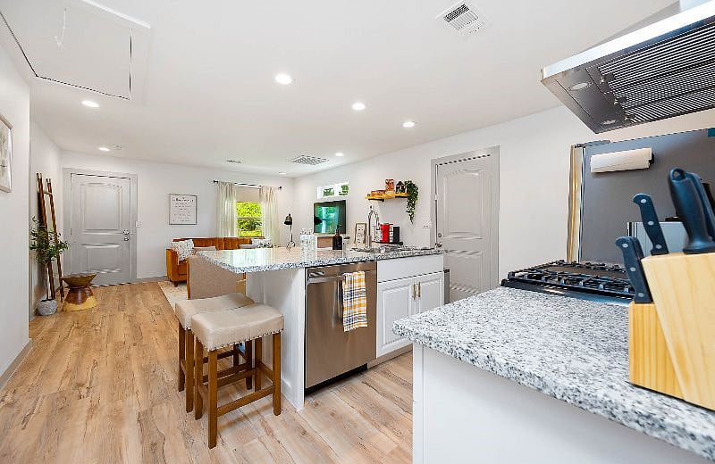 Furnished Finder property 407675_1 photo 15