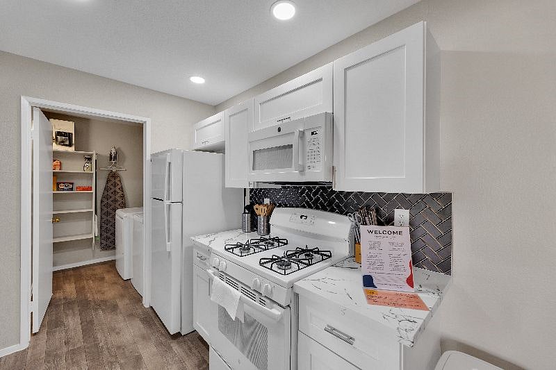 Furnished Finder property 407785_1 photo 15