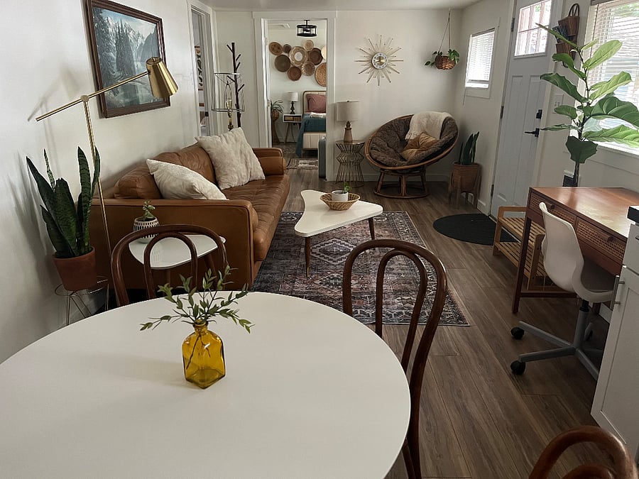 Five person pedestal table and chairs.