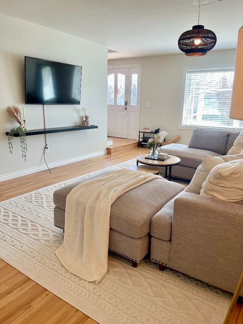 Living Room Area (View 4 of 4)