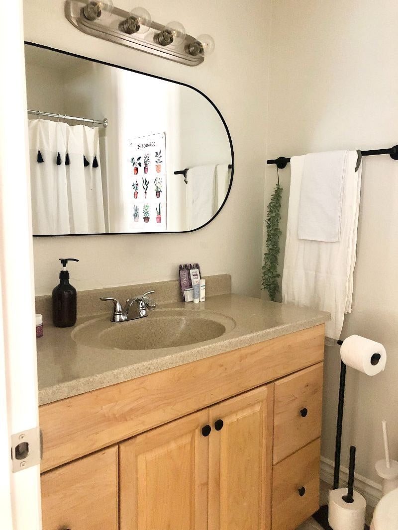 Full Hallway Bathroom with Tub (Shared by Bedroom #1 and Bedroom #2, View 1 of 2)