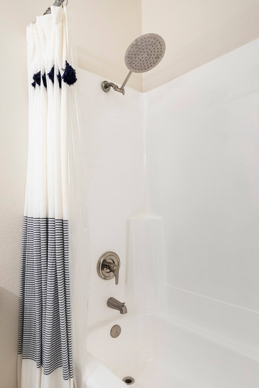 Full Hallway Bathroom with Tub (Shared by Bedroom #1 and Bedroom #2, View 2 of 2)