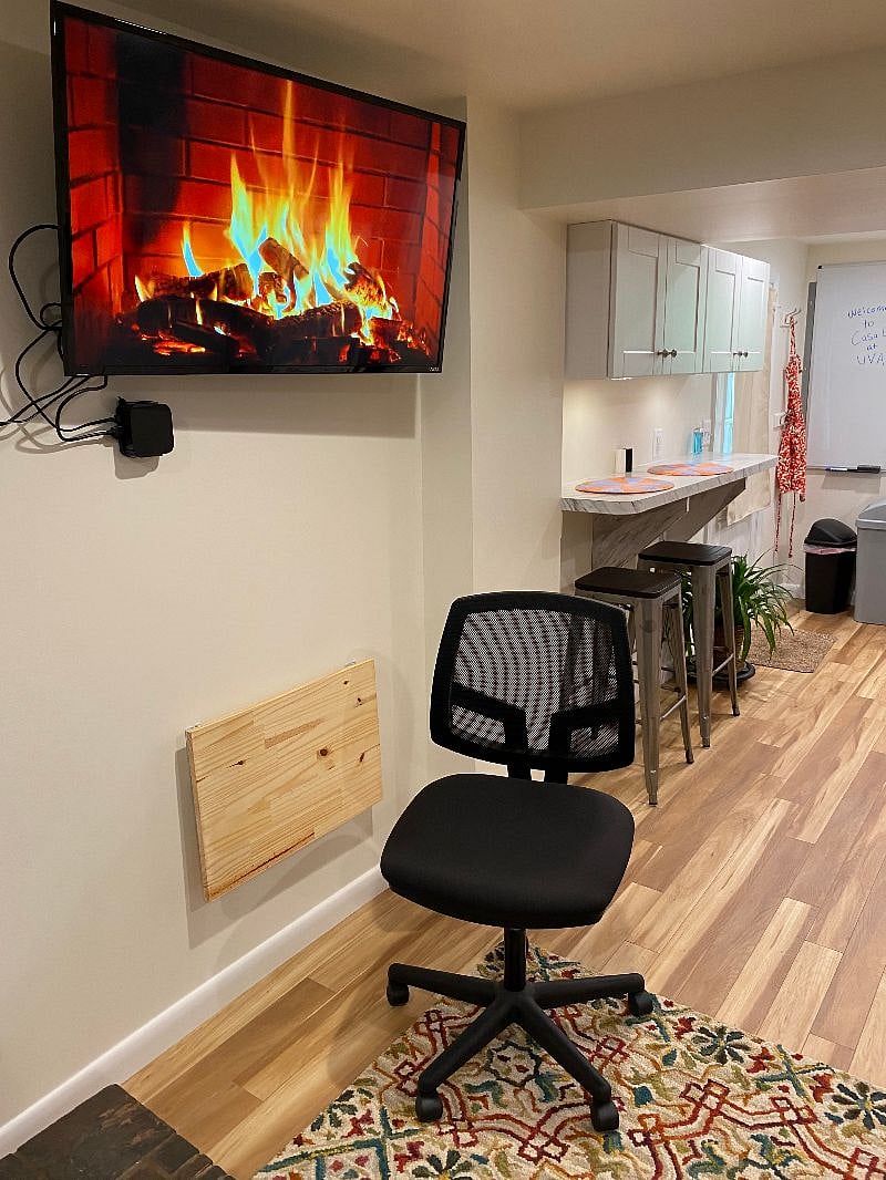 Desk can go up and down to save you space