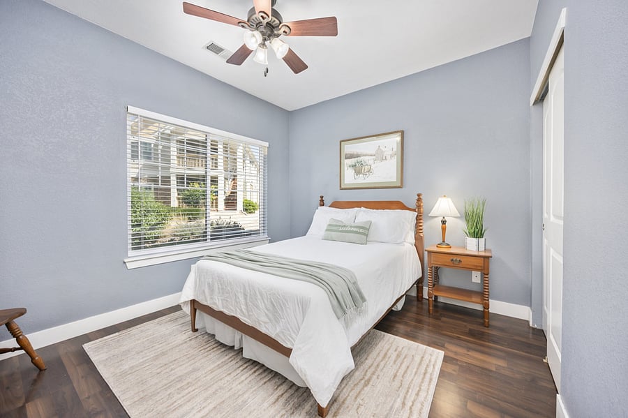 2nd Bedroom with Double bed and closet