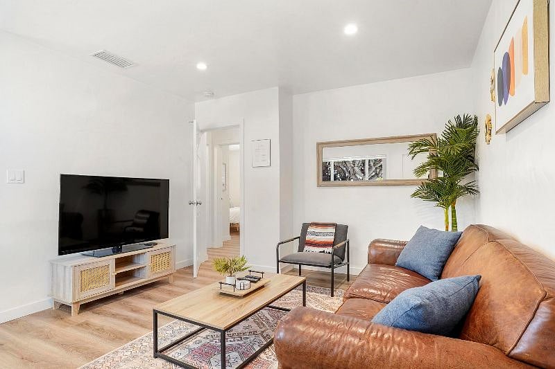 Furnished Finder property 408235_1 photo 3