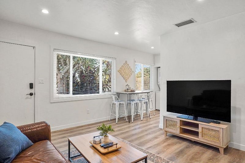 Furnished Finder property 408235_1 photo 6