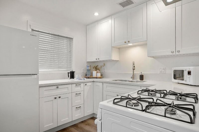 Furnished Finder property 408235_1 photo 9