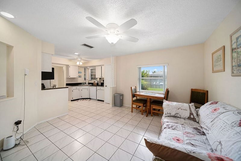 Furnished Finder property 408334_1 photo 3