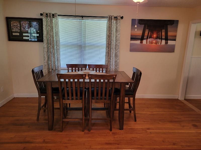 dining set seats 6. can be extended considerably to make a long table.