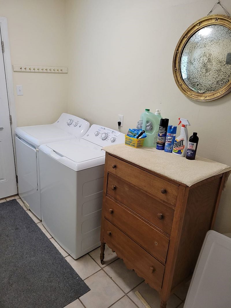 utility room, back door area. Pet-Free washer/dryer