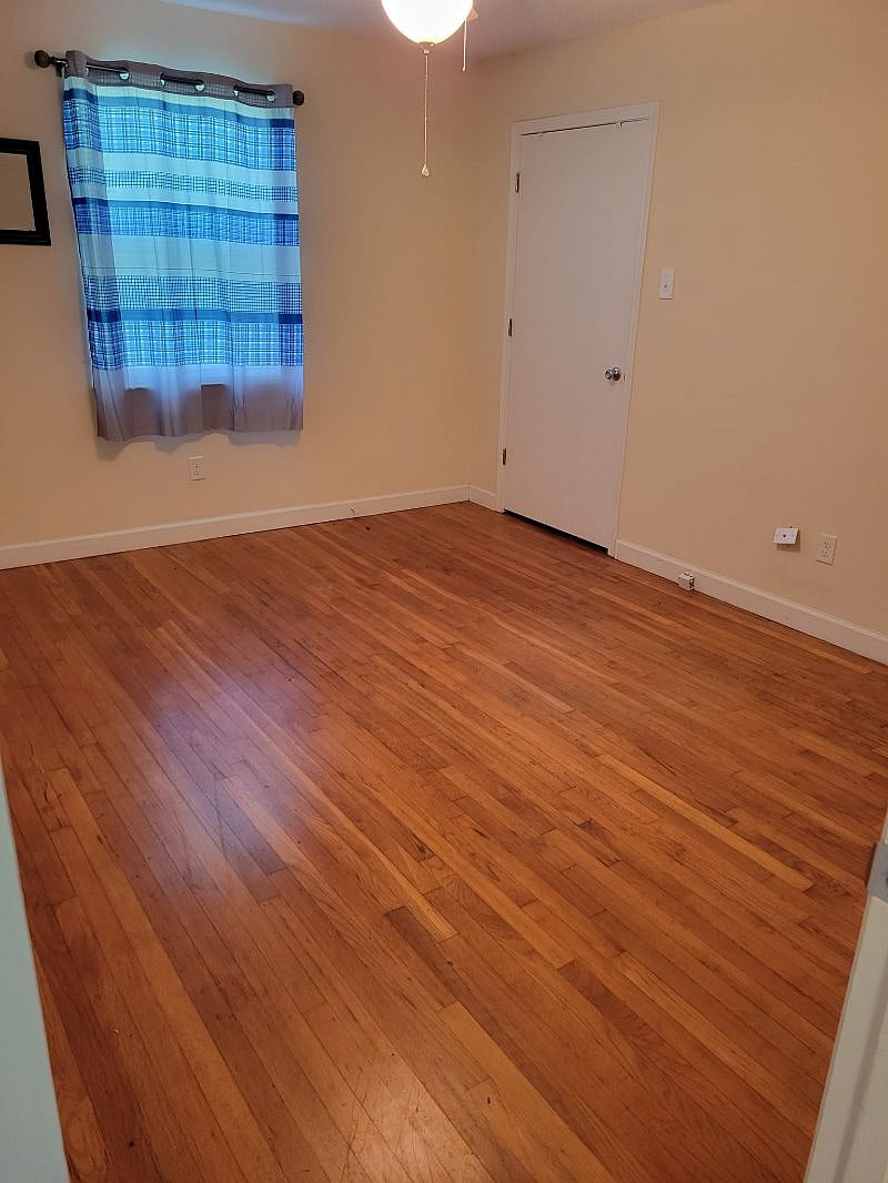 3rd bedroom. furnished now!