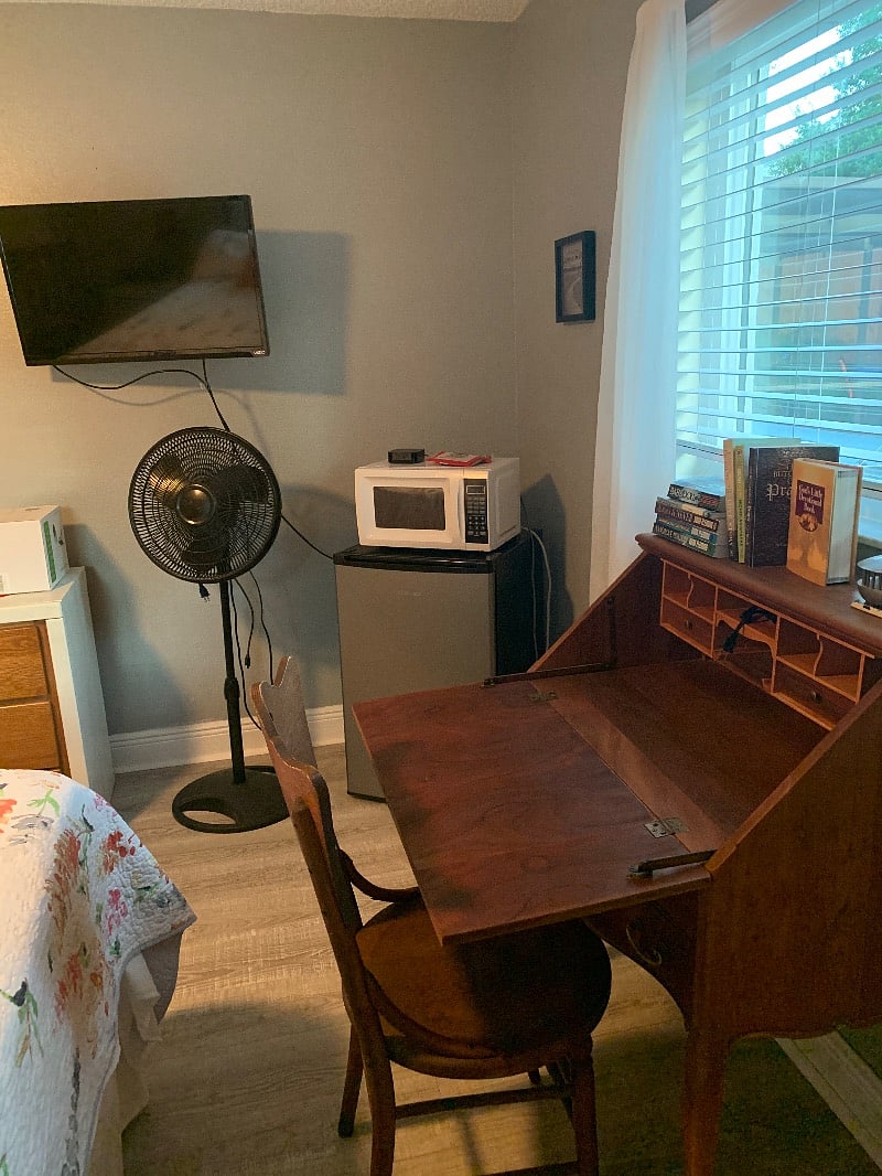 Refrigerator, microwave, floor fan and ceiling fan, TV with Hulu, Prime and Netflix, desk and chair, books.