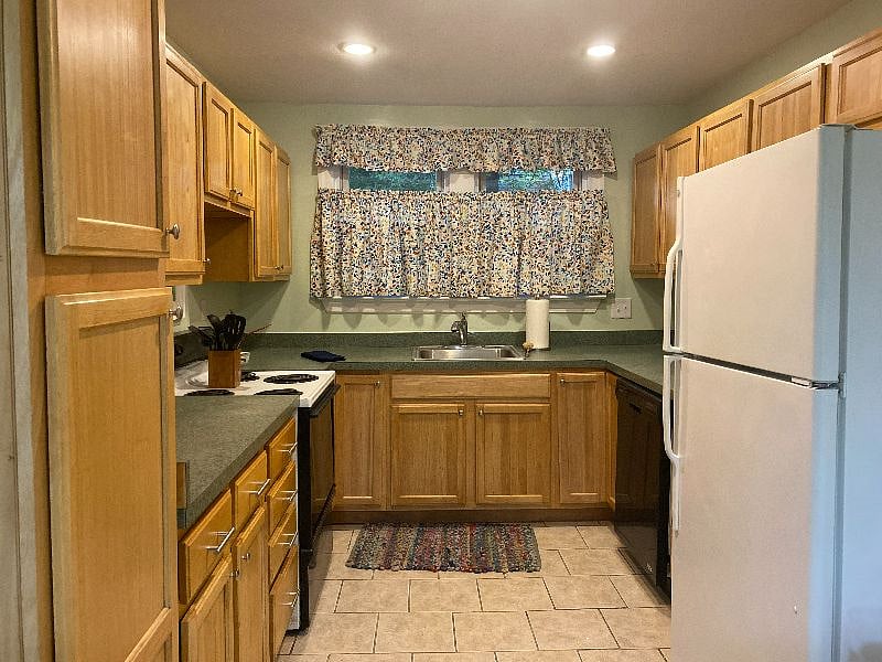Furnished Finder property 408613_2 photo 8