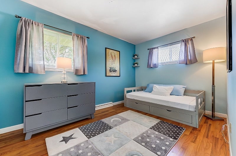 Twin Size Bed that can convert into King Size Pull-Out.
