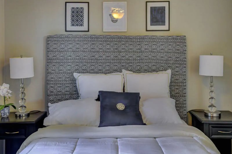 Bedroom 1: 1 queen bed