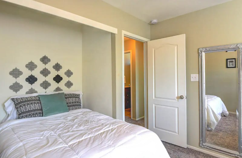 Bedroom 2: 2 double bed