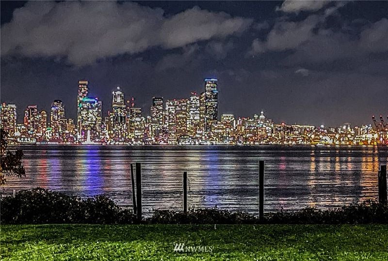 Alki beach 4 miles away