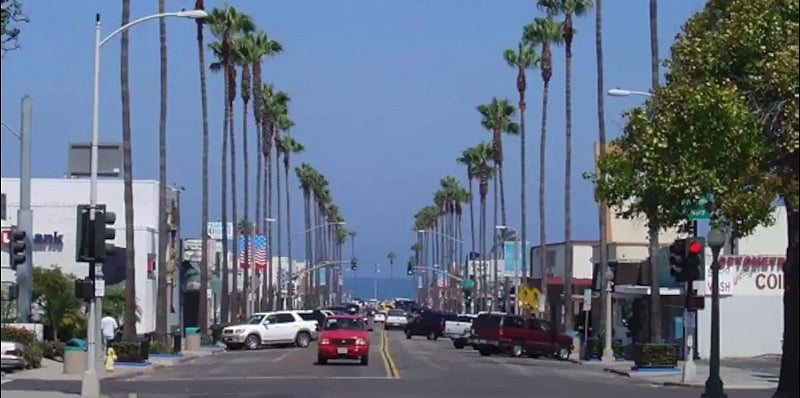 Newport Avenue with shops, restaurants, bars and more!