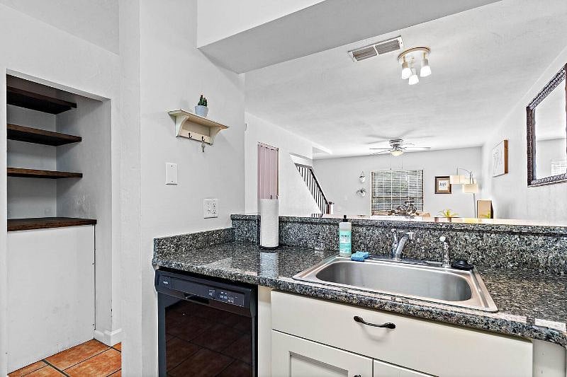 Furnished Finder property 408947_1 photo 4