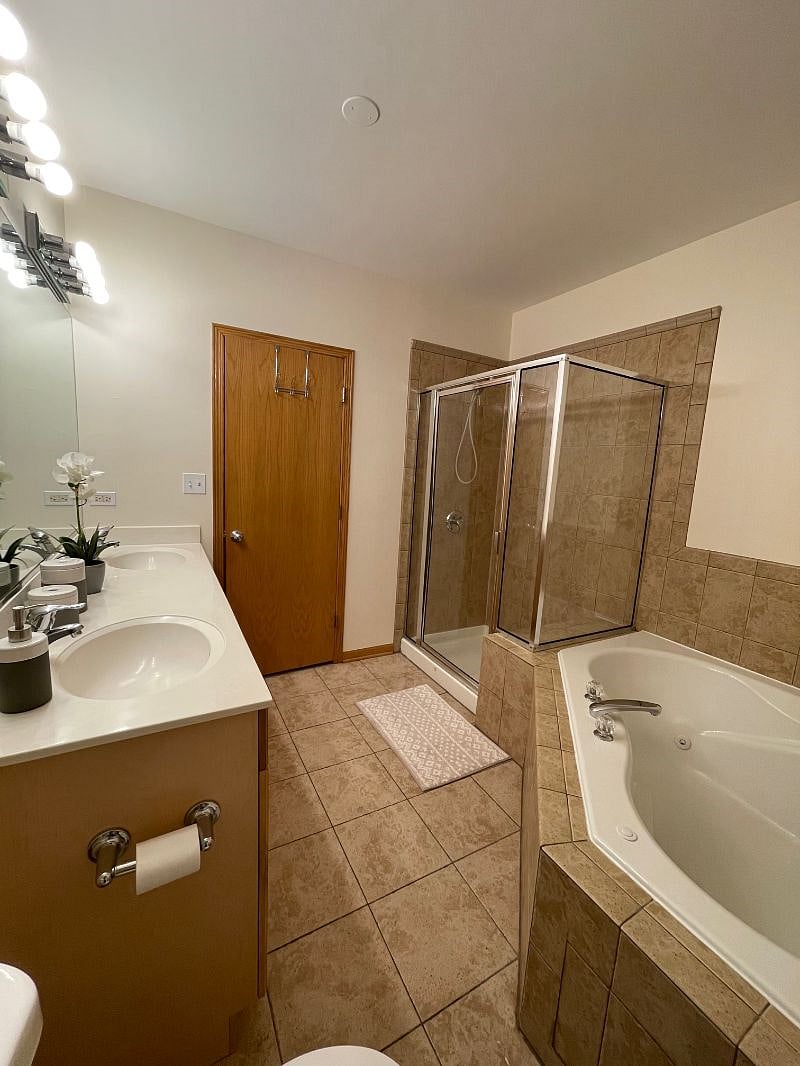 Ensuite Bath View 2