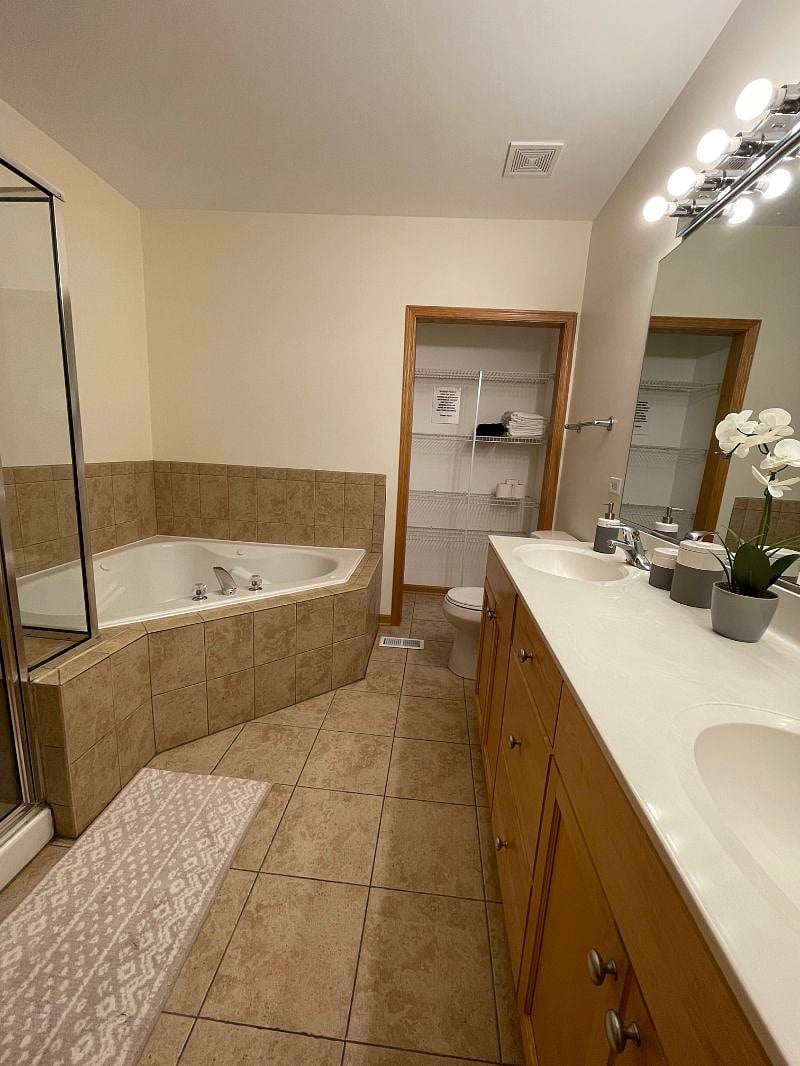 Ensuite Bath View 3
