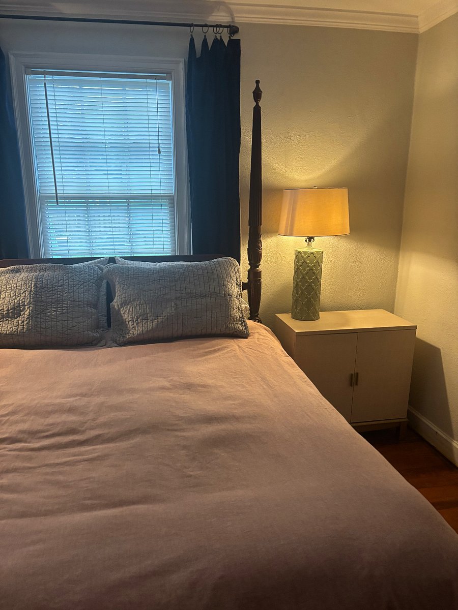 Unit Primary/$1350 month - queen-size bed, closet and dresser, dedicated workspace, en-suite bath with clawfoot tub