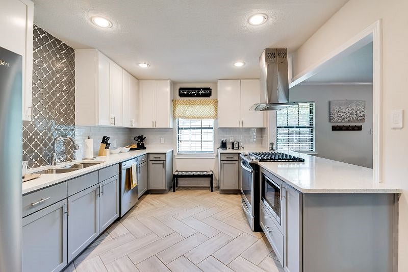 Furnished Finder property 409000_1 photo 17