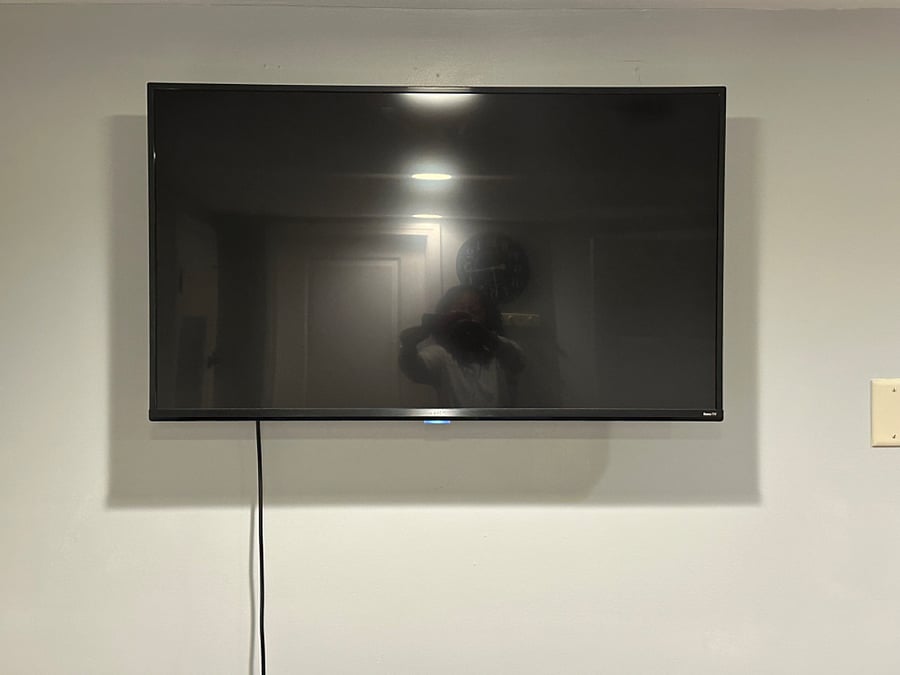 42 inches smart Roku TV