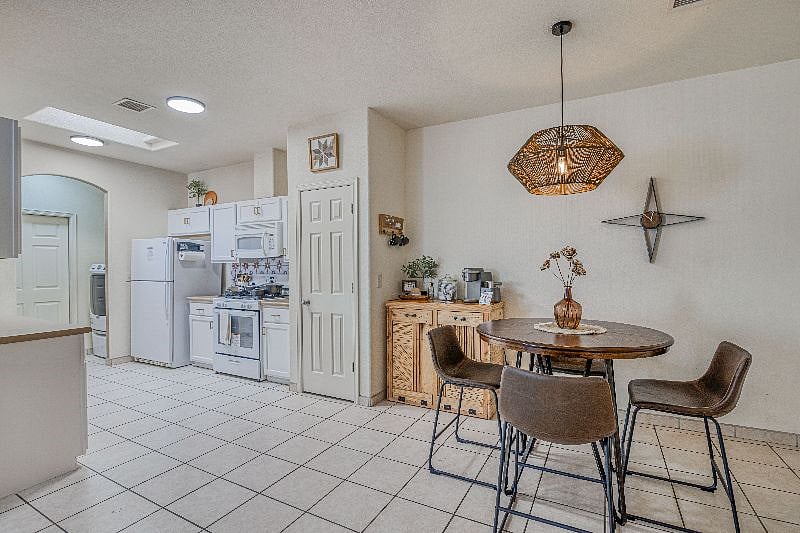 Furnished Finder property 409611_1 photo 3