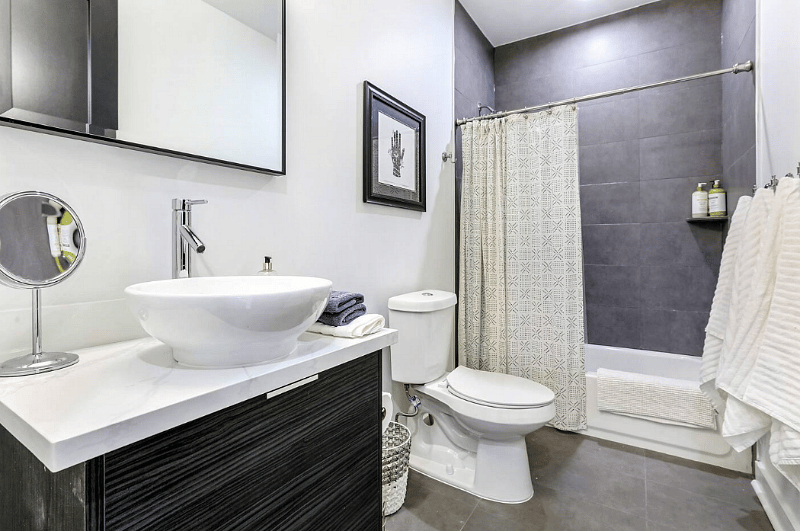 Full Bathroom Upstairs