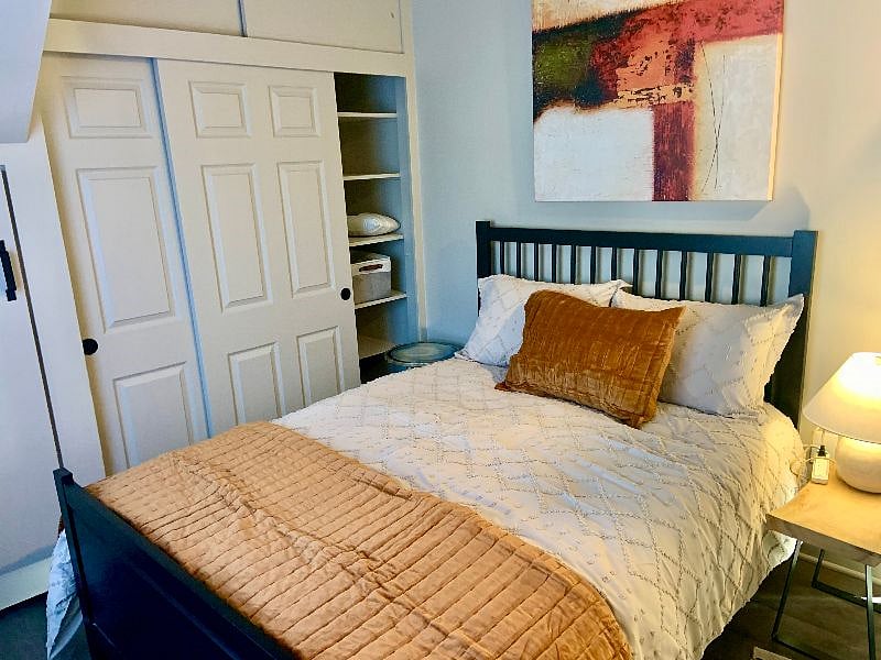 Full size bed