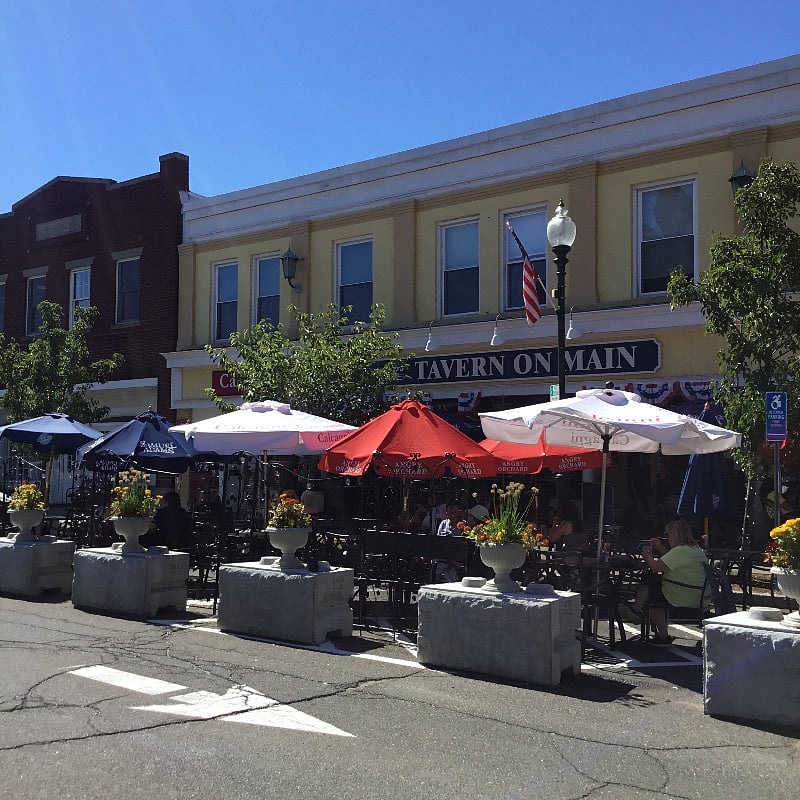 Main Street and restaurants, 4 minute drive