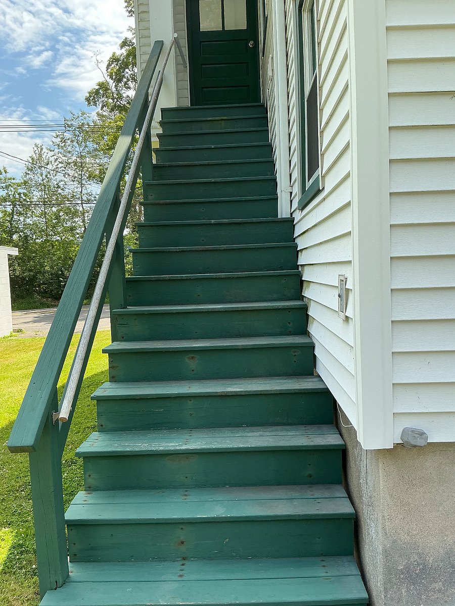 Private 2nd floor entrance