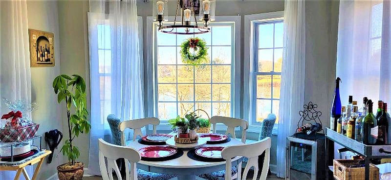 Dining with Lakeview