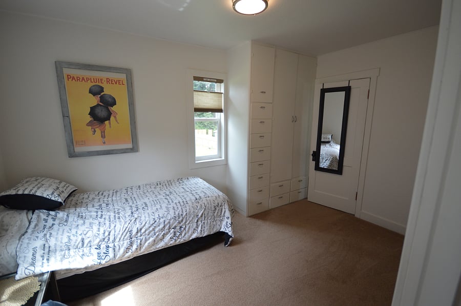 TwinBed in Back room