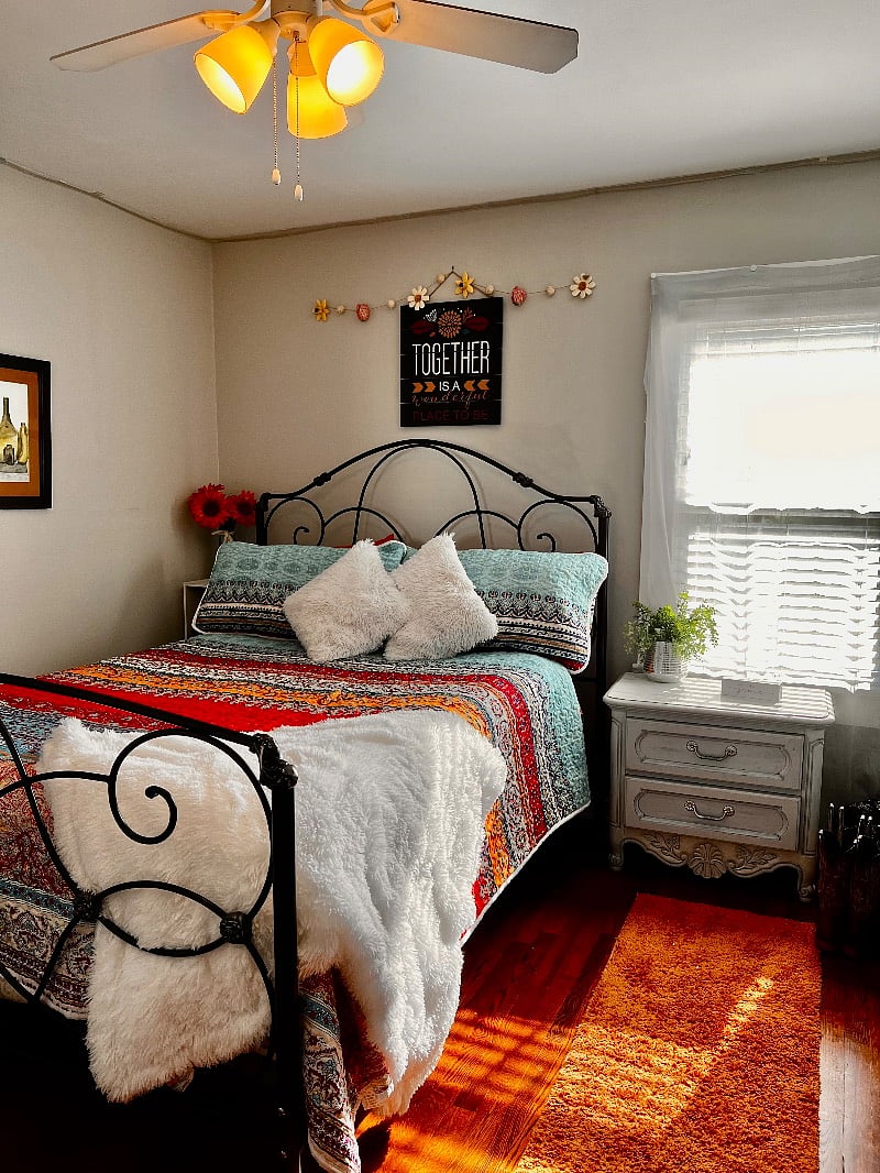 Queen bed with nice size closet and dresser