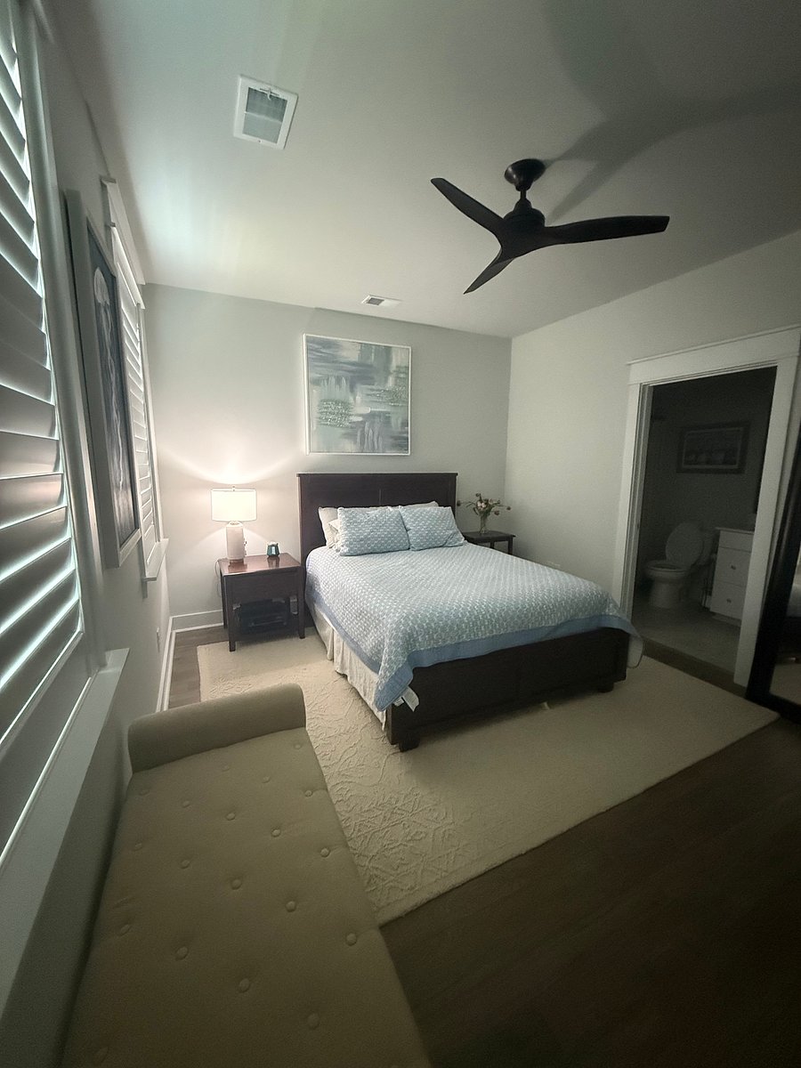 Second bedroom-queen