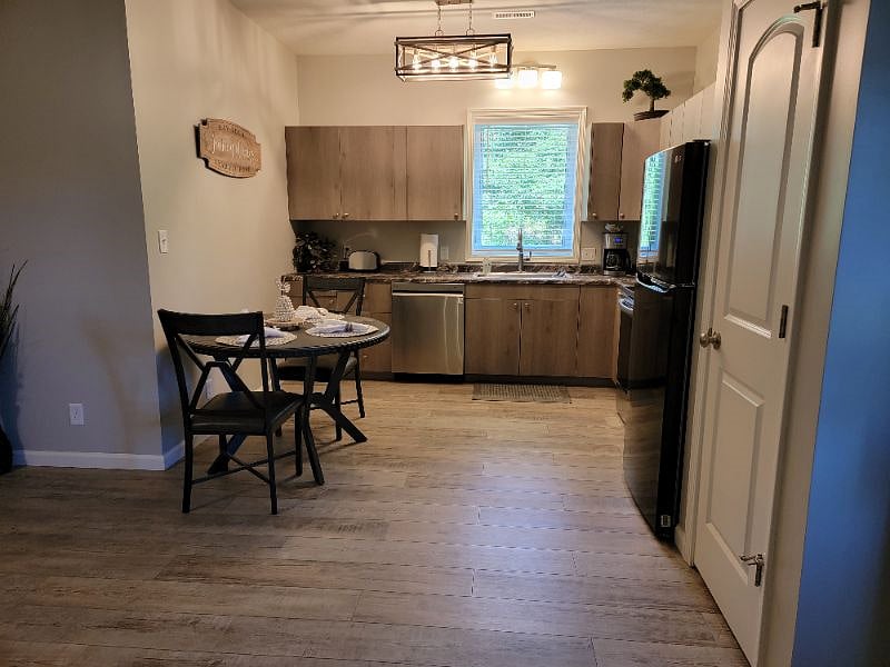 Furnished Finder property 410489_1 photo 2