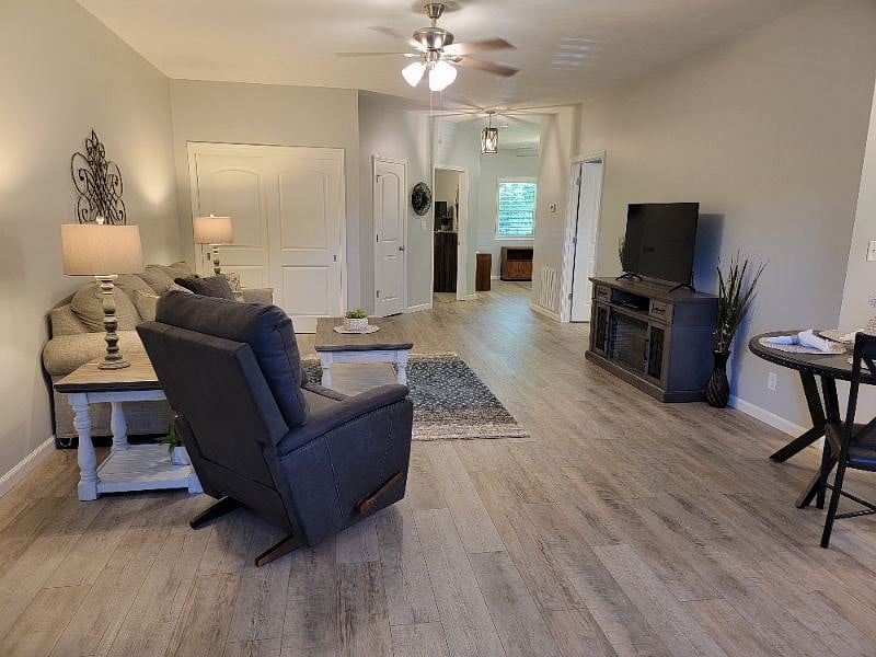 Furnished Finder property 410489_1 photo 1