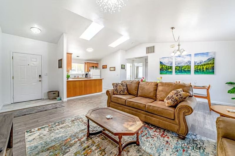 Furnished Finder property 410603_1 photo 1