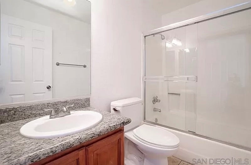 Private en suite bathroom in master bedroom.
